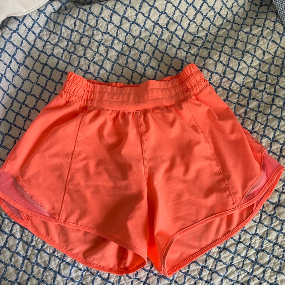 4’ inch hotty hot lulu shorts size 4. RARE COLOR!!!